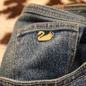 Gloria Vanderbilt Blue Jeans with Swan Detail